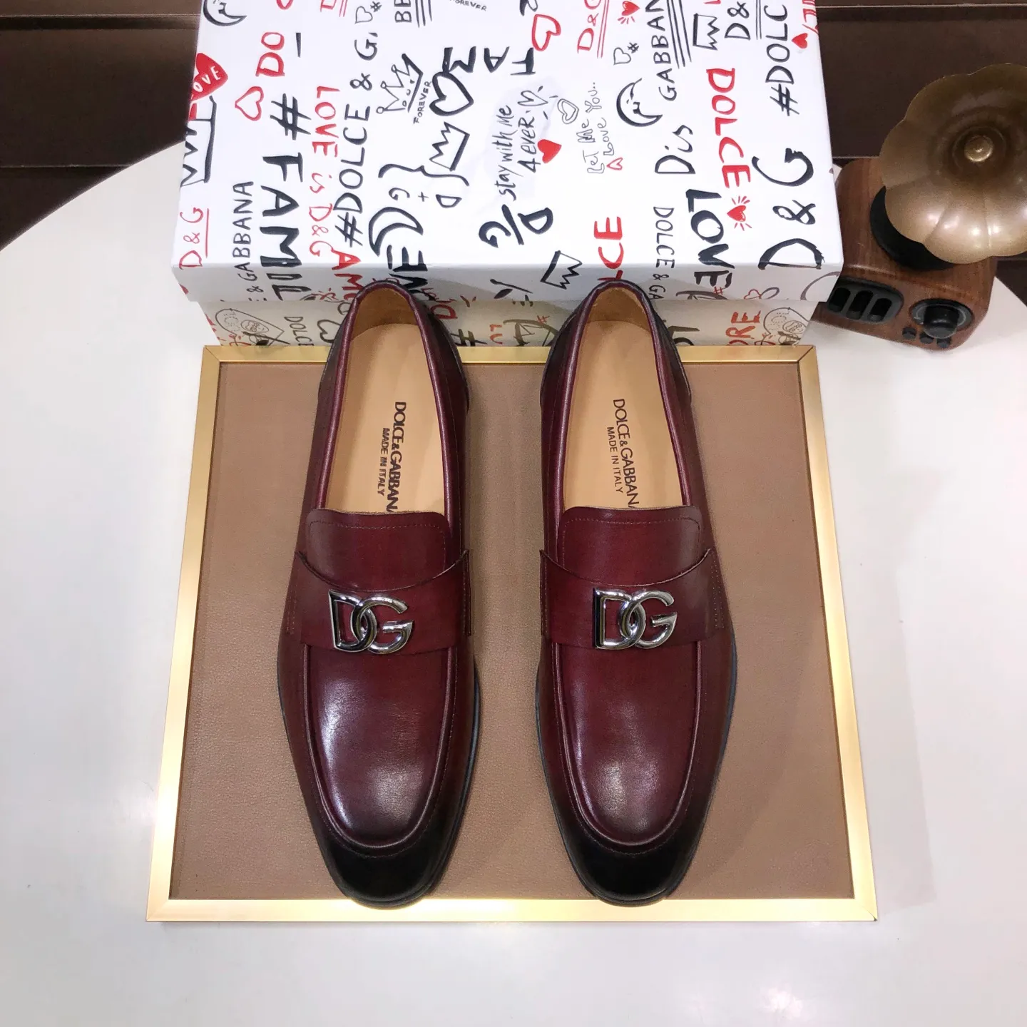 Ex-factory price 500💰DG top quality🔍🔍men's new leather shoes🚹Sold simultaneously at counters⚠Shoe uppers are imported cowhide from Italy, fully imported cowhide lining, imported accessories💪💪, completely 1⃣️ to 1⃣️replica🇮🇹 💪💪, ⚠Sole: The original sole is specially provided by the original factory, the exclusive movable molded sole is super comfortable, ⚠The original factory follows the order, 🔍🔍high quality, you can enter and exit the counter at will, welcome to compare ⚠Number of sizes: 38-44 (45 customized)